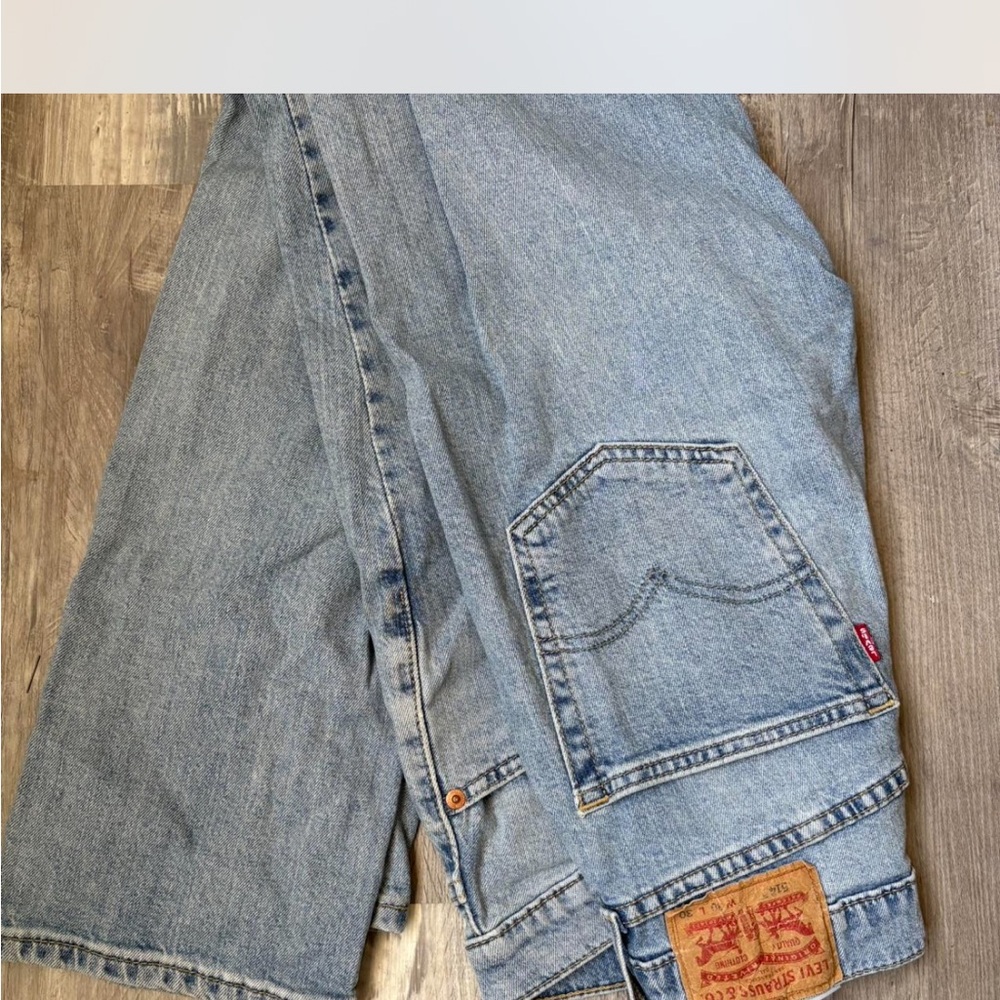 Levi's Men's Light Blue Relaxed Jeans